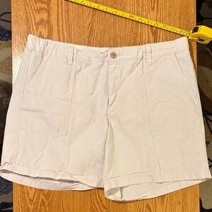 Women’s Casual Pale Pink Bermuda Shorts with Front Patch Pockets